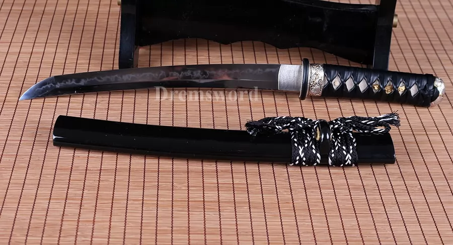 Choji hamon Clay tempered T10 steel tanto japanese samurai sword full tang razor sharp battle ready.